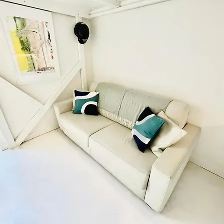 Studio Des Artistes Iconic Apartment